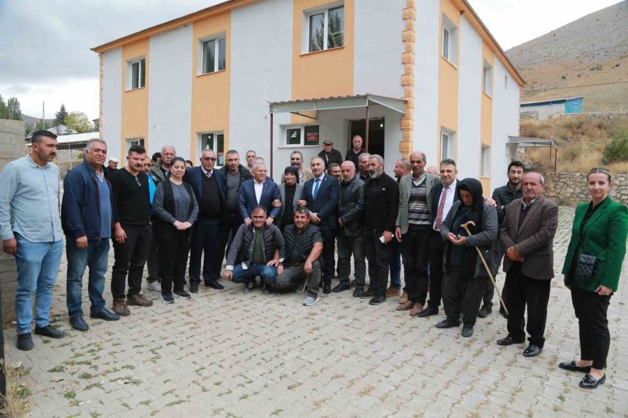 Başkan Büyükkılıç, Depremden Zarar Gören Sarız’ın Yanında