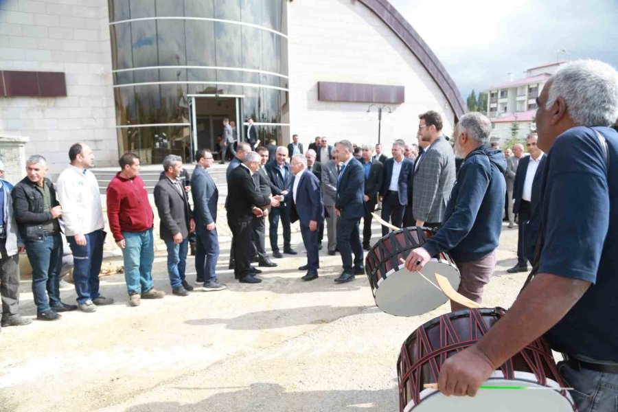 Başkan Büyükkılıç, Depremden Zarar Gören Sarız’ın Yanında