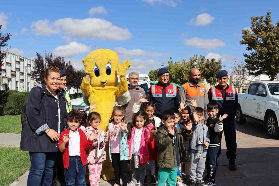 Jandarma’dan Öğrencilere Hayvanat Bahçesi Gezisi