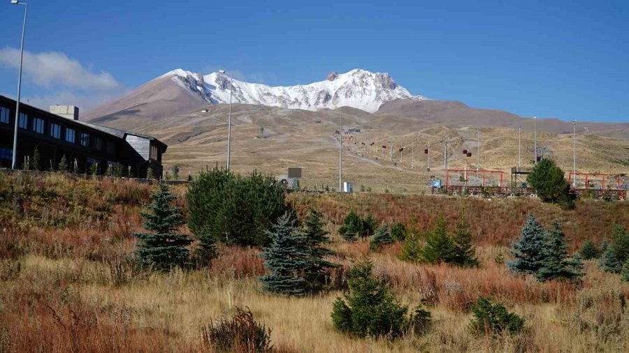 Erciyes Gelinliğini Giydi