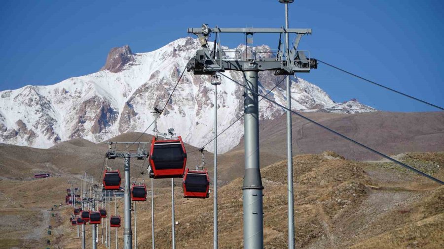 Erciyes Gelinliğini Giydi