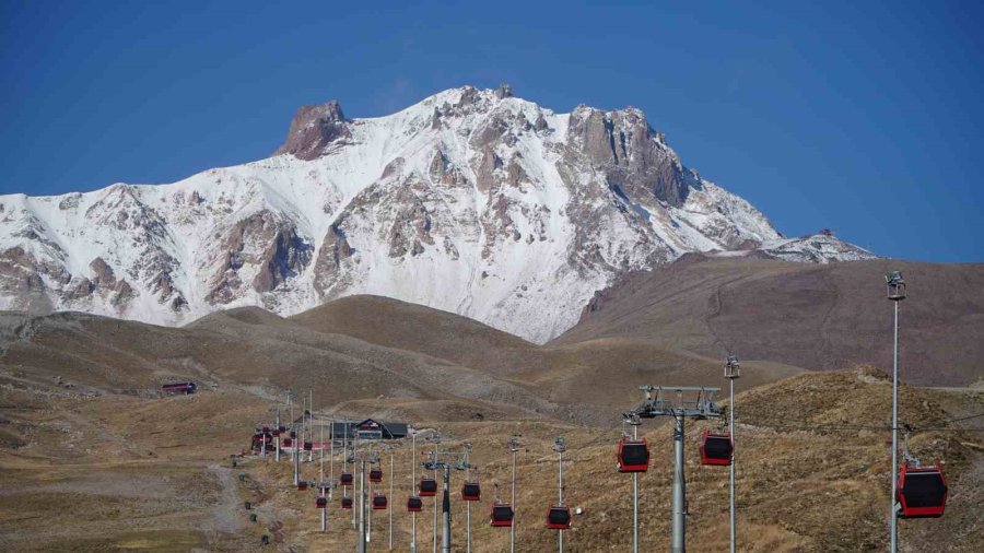 Erciyes Gelinliğini Giydi