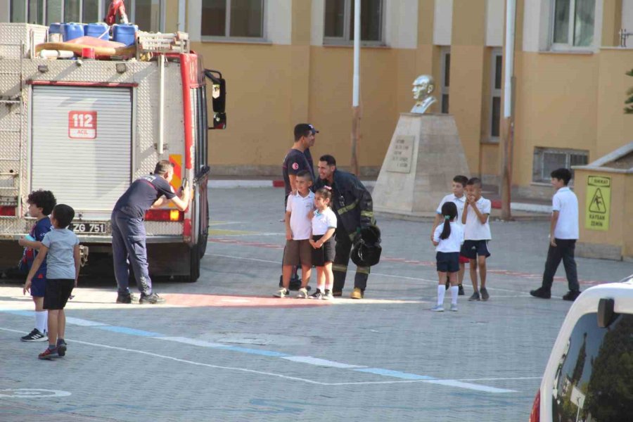 Yangına Geldiler, Öğrencilerin Sevgi Seliyle Karşılaştılar