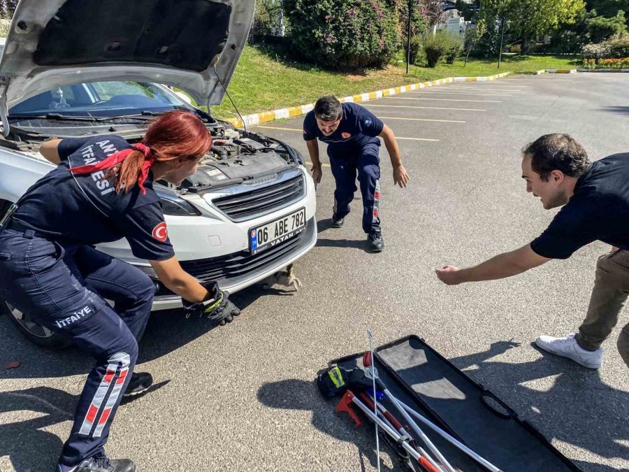 Antalya’da Otomobil Üzerine Bırakılan Not “insanlık Ölmemiş” Dedirtti