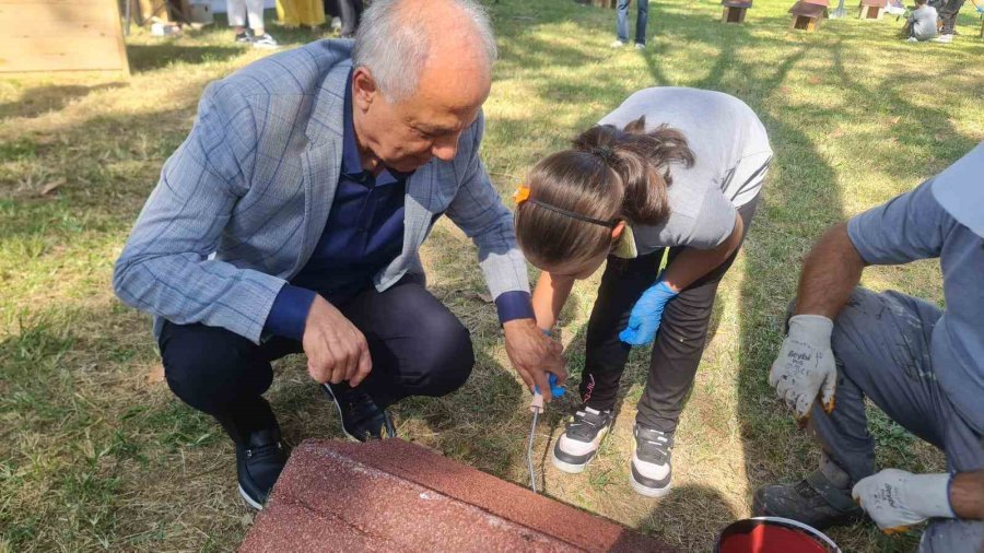 Açık Ceza İnfaz Kurumu Memur Ve Hükümlüleri Atık Paletlerden Kedi Evi Yaptı