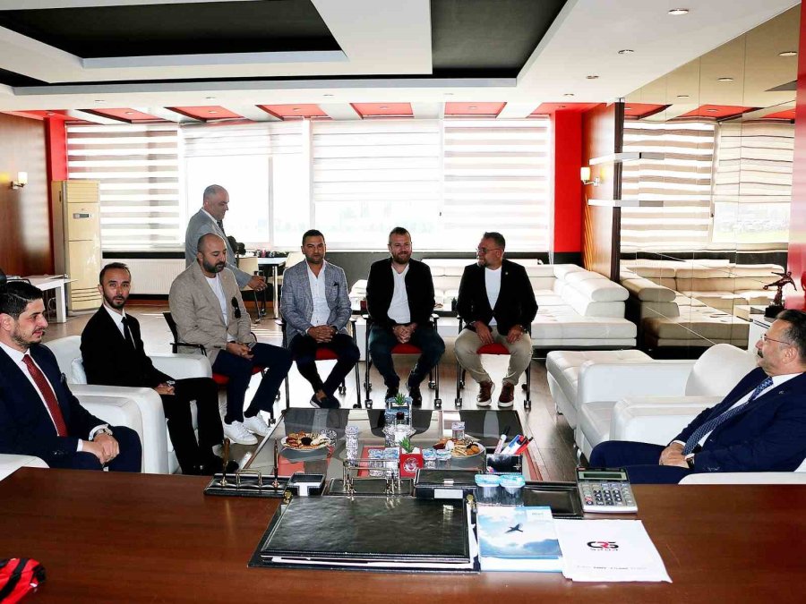 Eskişehir Valisi Hüseyin Aksoy’dan Eskişehirspor’a Ziyaret