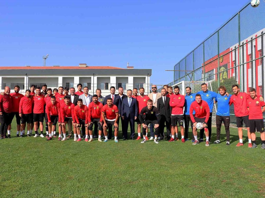 Eskişehir Valisi Hüseyin Aksoy’dan Eskişehirspor’a Ziyaret