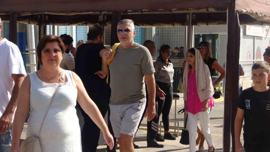 İsrailli Turistler Lüks Kruvaziyerle Alanya’ya Demir Attı