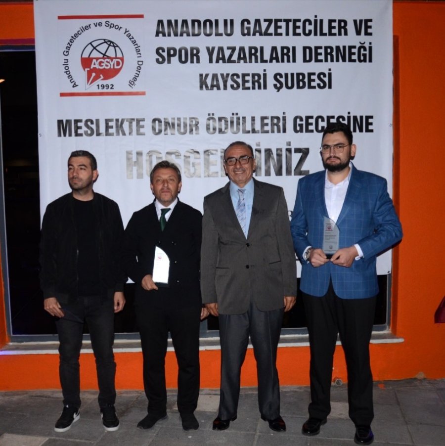 Agsyd’de Onur Ödülleri Sahipleri İle Buluştu