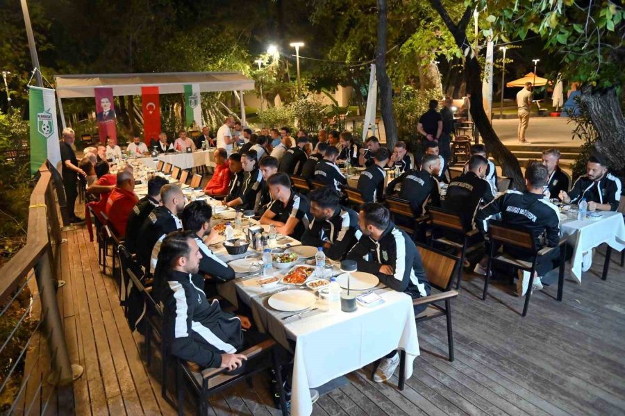 Manavgat Belediyespor Sezon Öncesi Yemekte Bir Araya Geldi