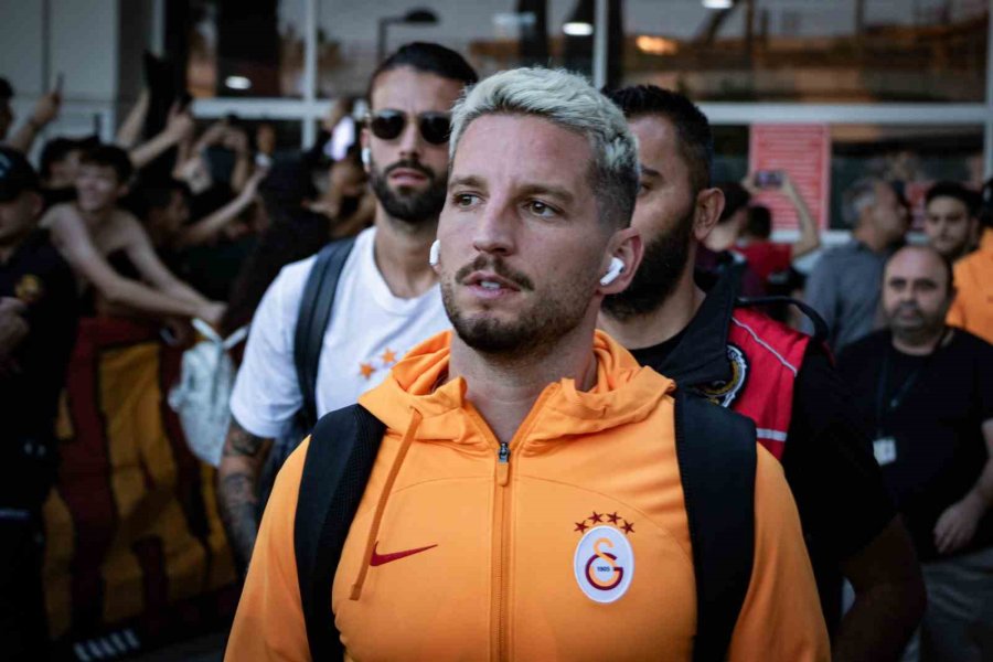 Galatasaray, Antalya’da Coşkuyla Karşılandı