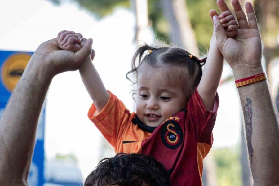 Galatasaray, Antalya’da Coşkuyla Karşılandı