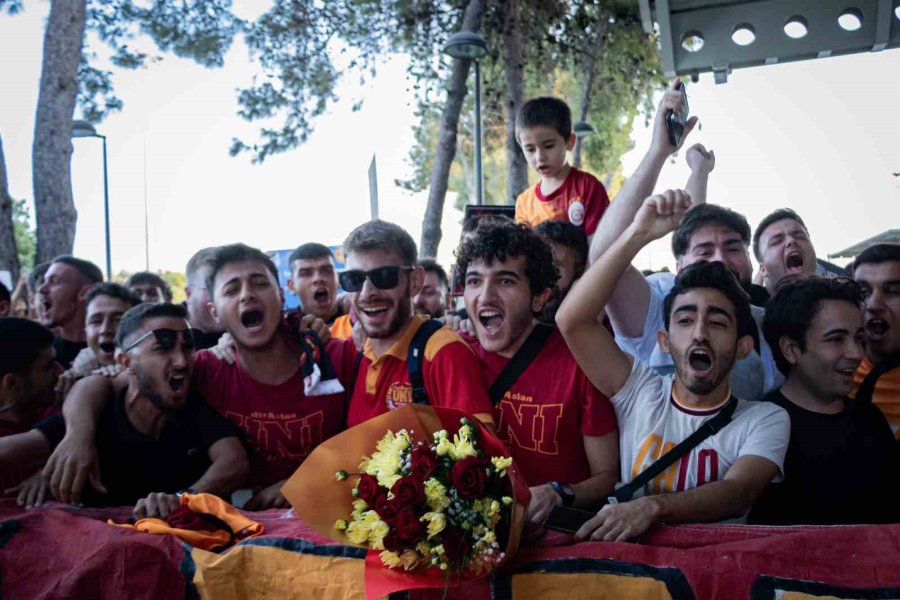 Galatasaray, Antalya’da Coşkuyla Karşılandı