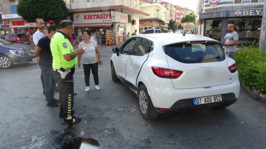 Kaskını Kafasında Değil Yanında Taşıyan Sürücü Ölümden Döndü