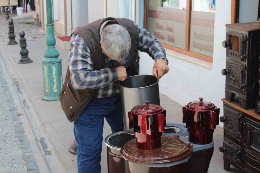 Eskişehir’de Havalar Soğudu, Sobalar Satışı Çıkarıldı