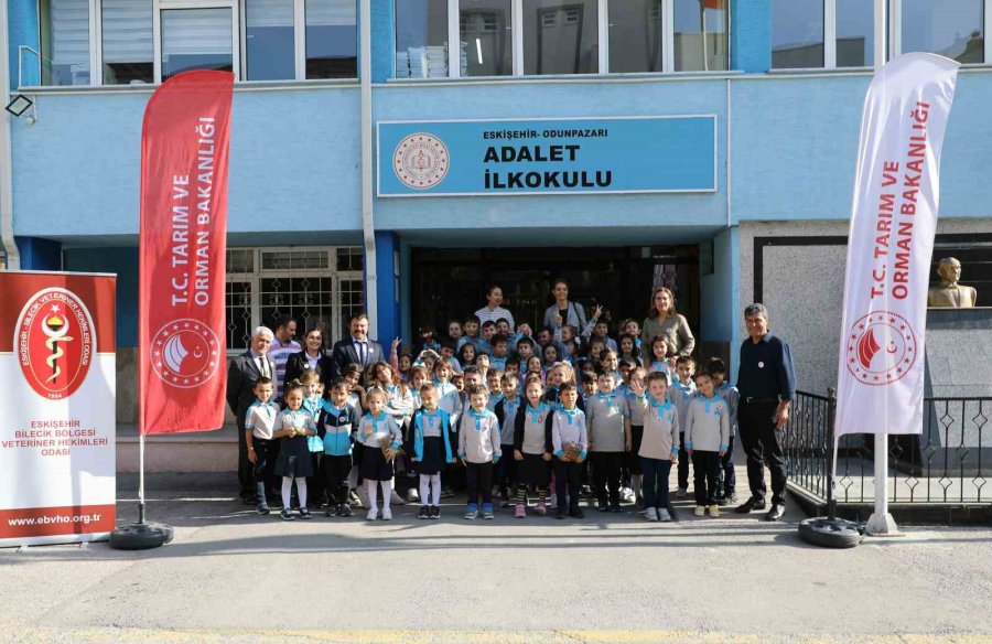 Eskişehir’de Bin 150 Öğrenciye Hayvan Hakları Eğitimi Verildi