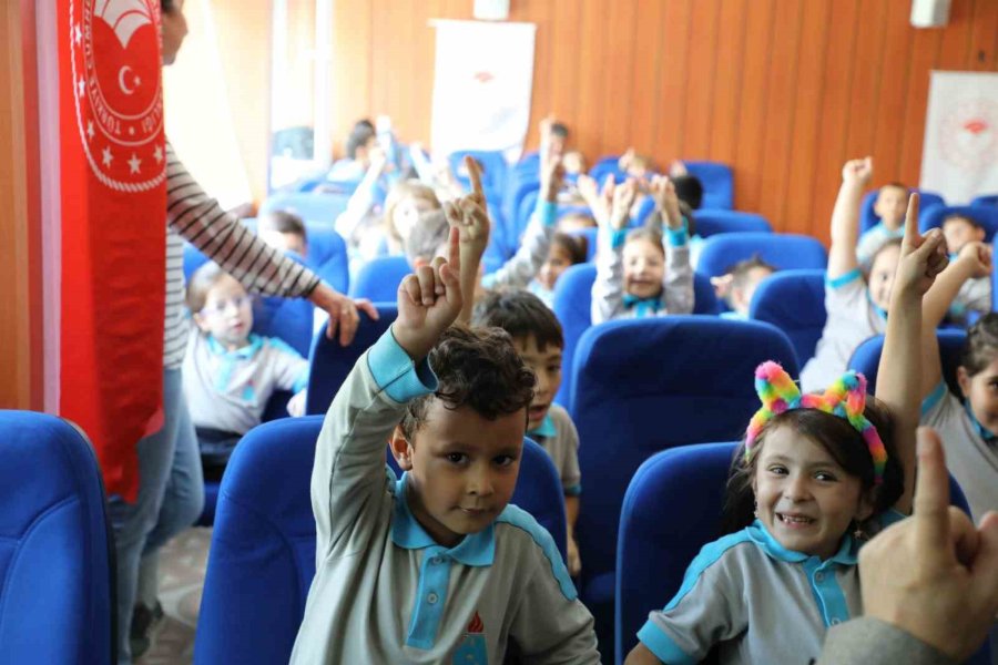 Eskişehir’de Bin 150 Öğrenciye Hayvan Hakları Eğitimi Verildi