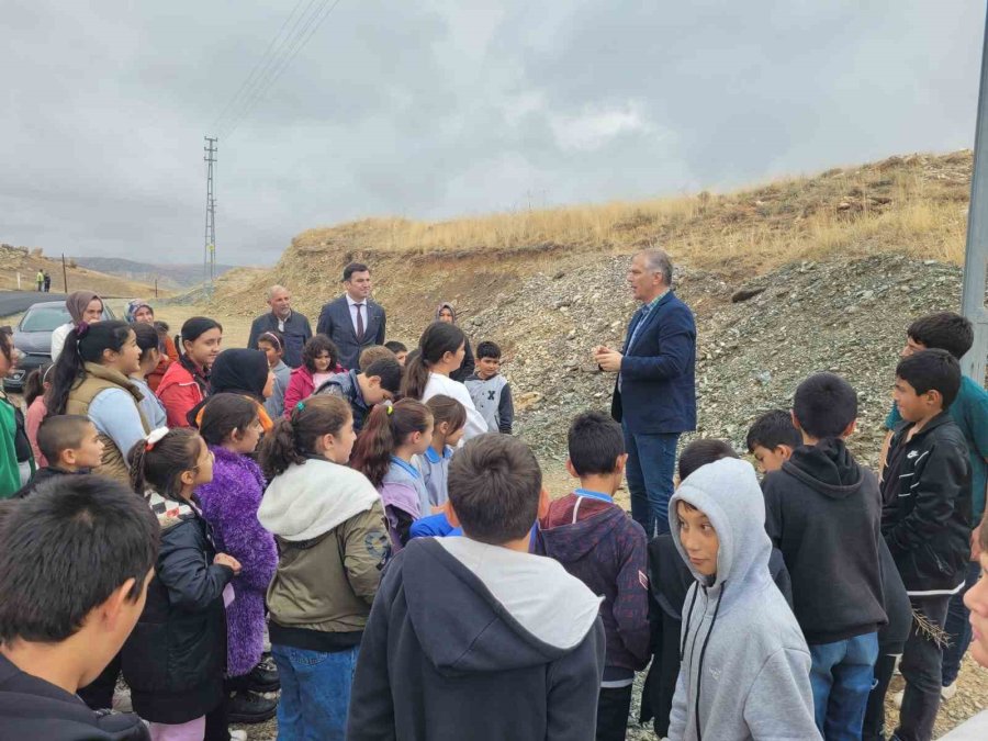 Büyükşehir, İlçeleri Kent Ormanlarıyla Yeşillendiriyor