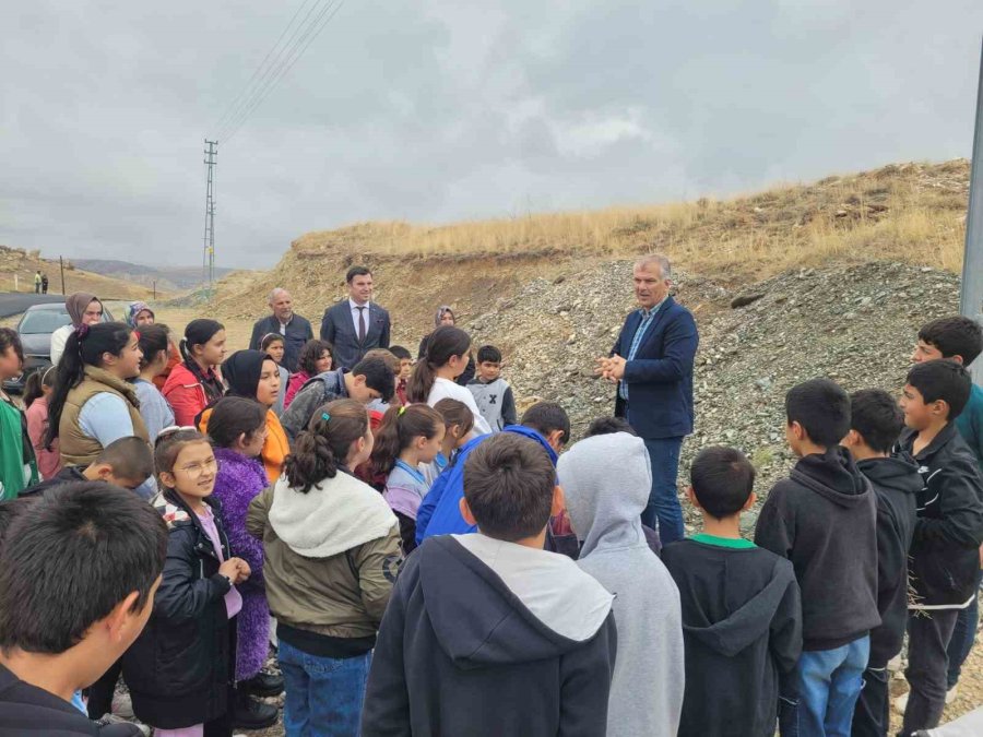 Büyükşehir, İlçeleri Kent Ormanlarıyla Yeşillendiriyor