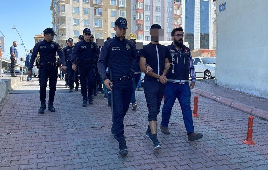 Narkotik Operasyonunda 22 Kişi Tutuklandı