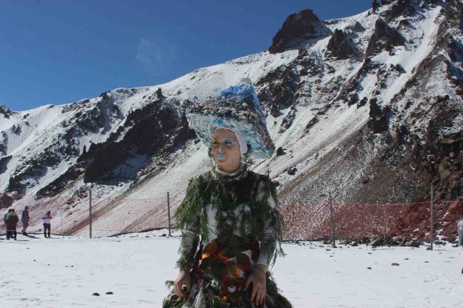 Erciyes’in Zirvesinde Sanatlarını Konuşturdular