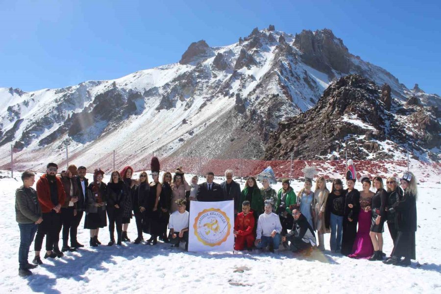 Erciyes’in Zirvesinde Sanatlarını Konuşturdular