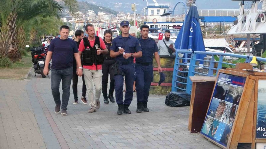 Alanya’da Narkotik Ekipleri Yatlar Ve Gezi Teknelerini Denetledi