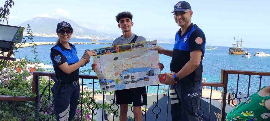 Alanya’da Polisten Turistlere Dört Dilde Broşür