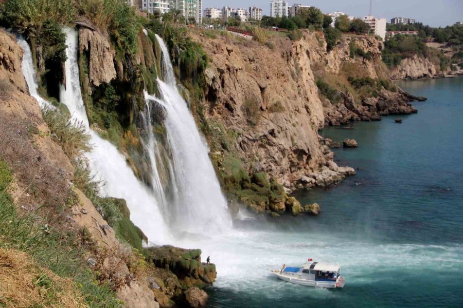 Antalya’nın Dünyaca Ünlü Şelalesinin Sonbahar Manzarası Mest Etti