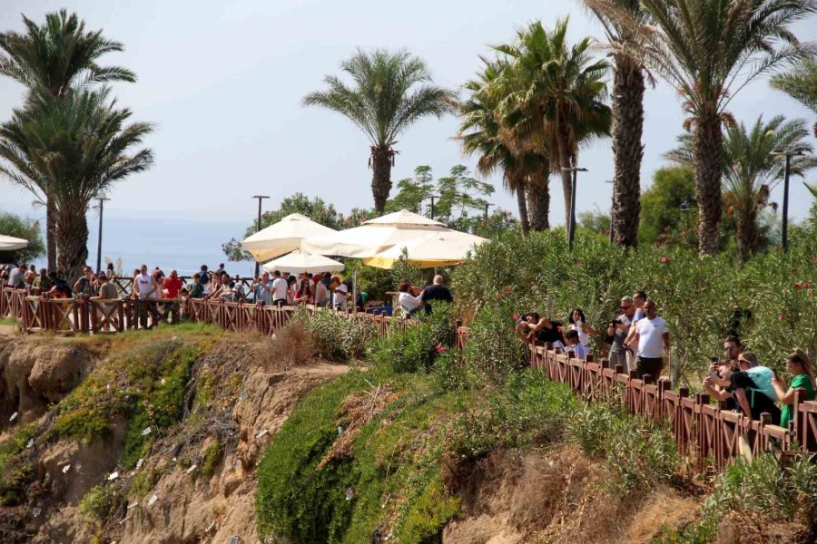 Antalya’nın Dünyaca Ünlü Şelalesinin Sonbahar Manzarası Mest Etti