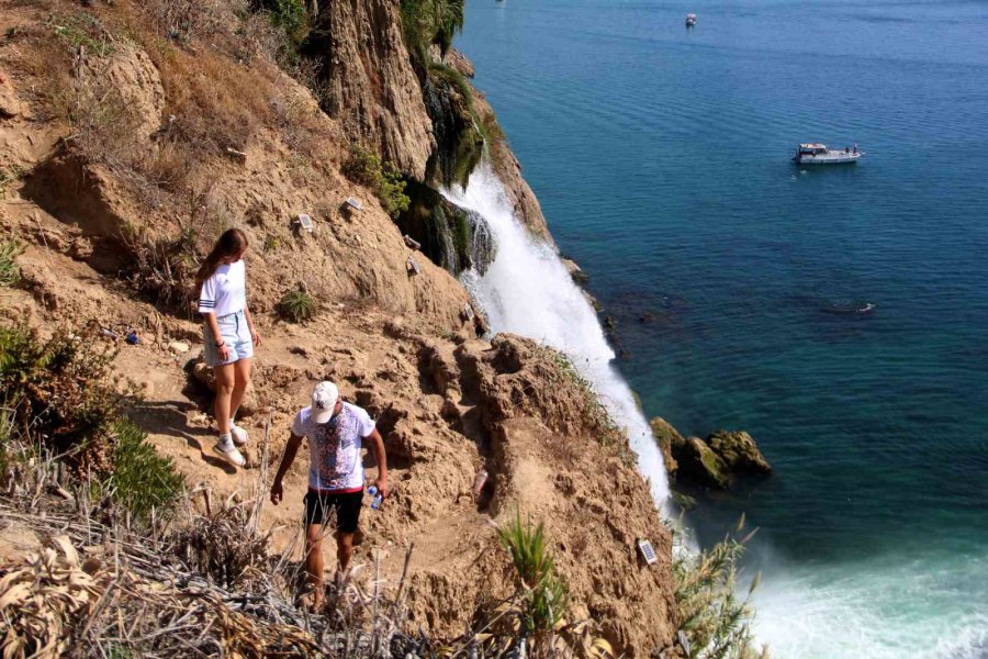 Antalya’nın Dünyaca Ünlü Şelalesinin Sonbahar Manzarası Mest Etti