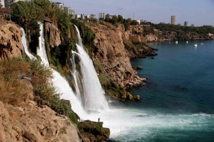 Antalya’nın Dünyaca Ünlü Şelalesinin Sonbahar Manzarası Mest Etti