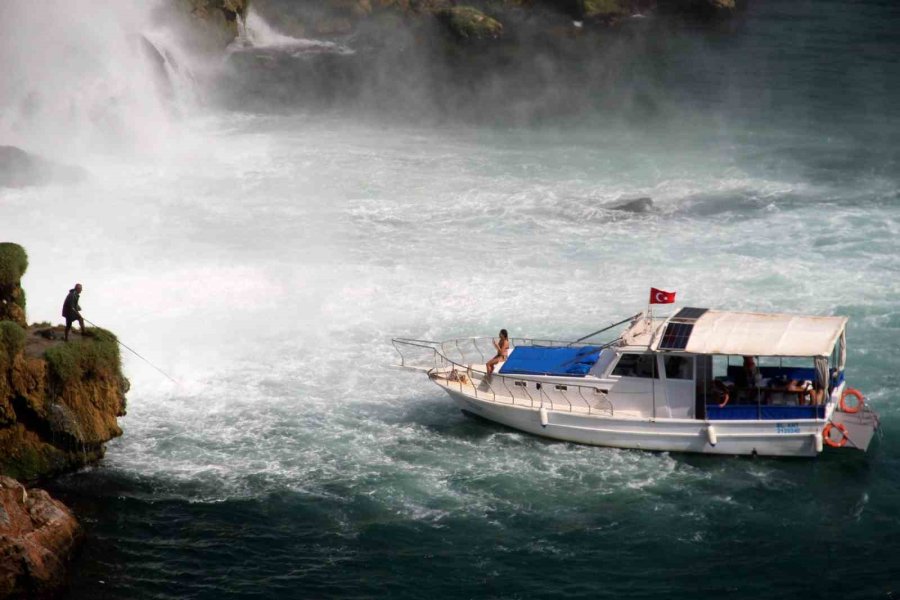 Antalya’nın Dünyaca Ünlü Şelalesinin Sonbahar Manzarası Mest Etti