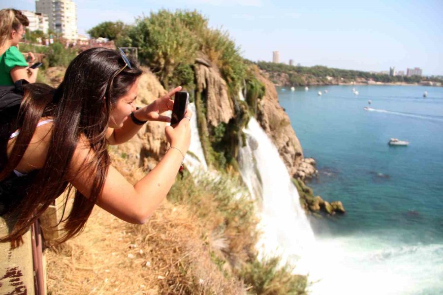 Antalya’nın Dünyaca Ünlü Şelalesinin Sonbahar Manzarası Mest Etti