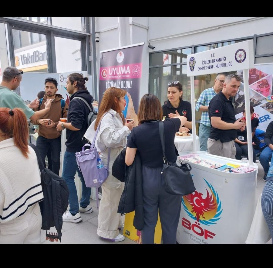 Polis Ekiplerinden 5 Bin 860 Üniversite Öğrencisine Bilgilendirme