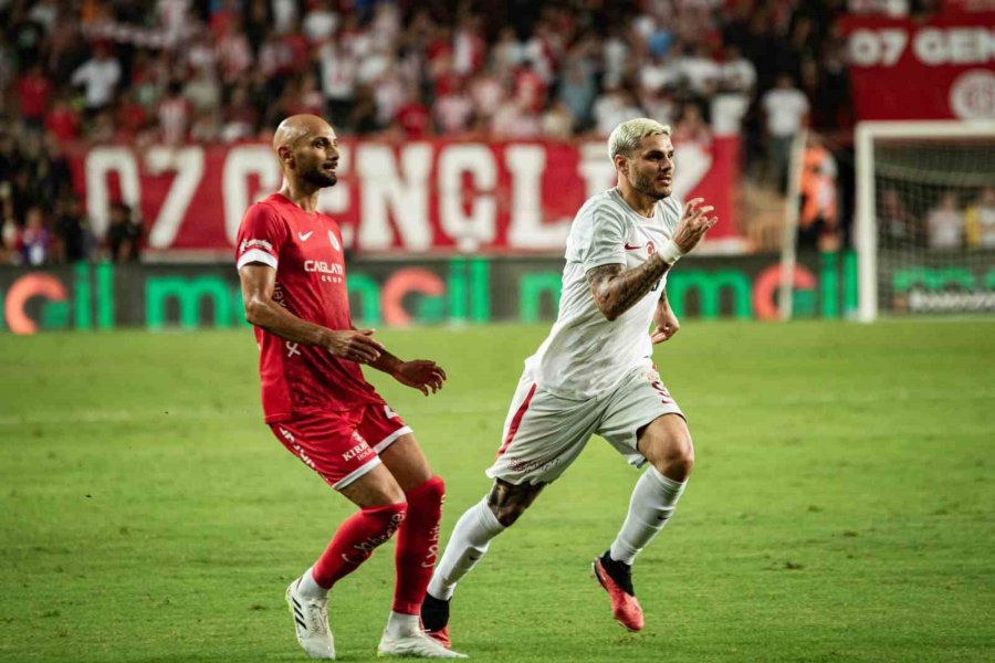 Trendyol Süper Lig: Antalyaspor: 0 - Galatasaray: 0 (ilk Yarı)