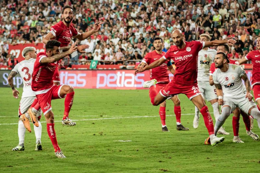 Trendyol Süper Lig: Antalyaspor: 0 - Galatasaray: 0 (ilk Yarı)