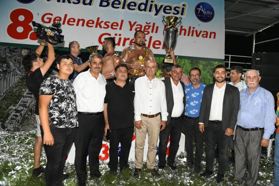 Antalya Aksu’da Başpehlivan Mehmet Yeşil Yeşil Oldu