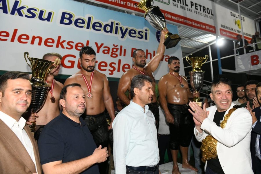 Antalya Aksu’da Başpehlivan Mehmet Yeşil Yeşil Oldu