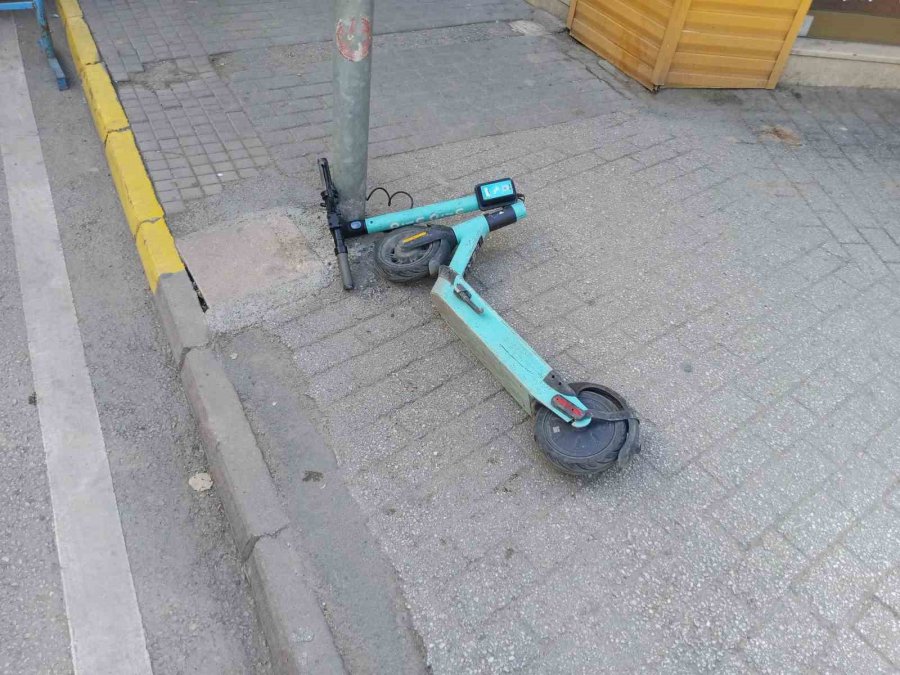 Kırılan Scooterın Alarm Sesleri Sokakta Yankılandı