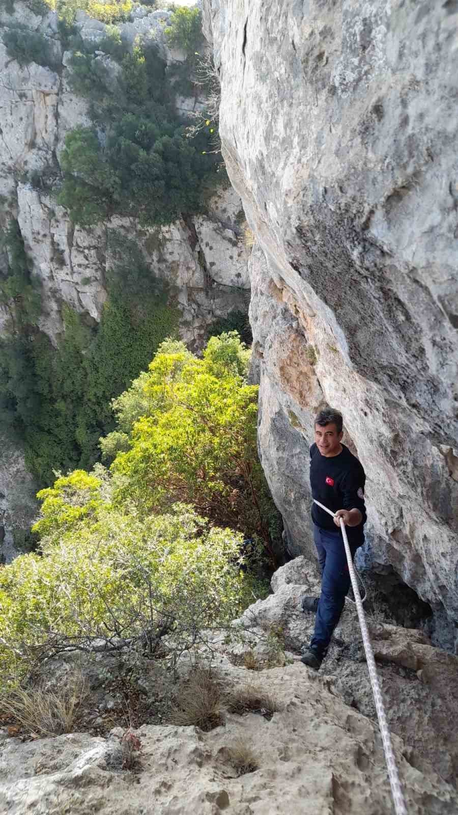 Mersin İtfaiyesinden Keçi Kurtarma Operasyonu