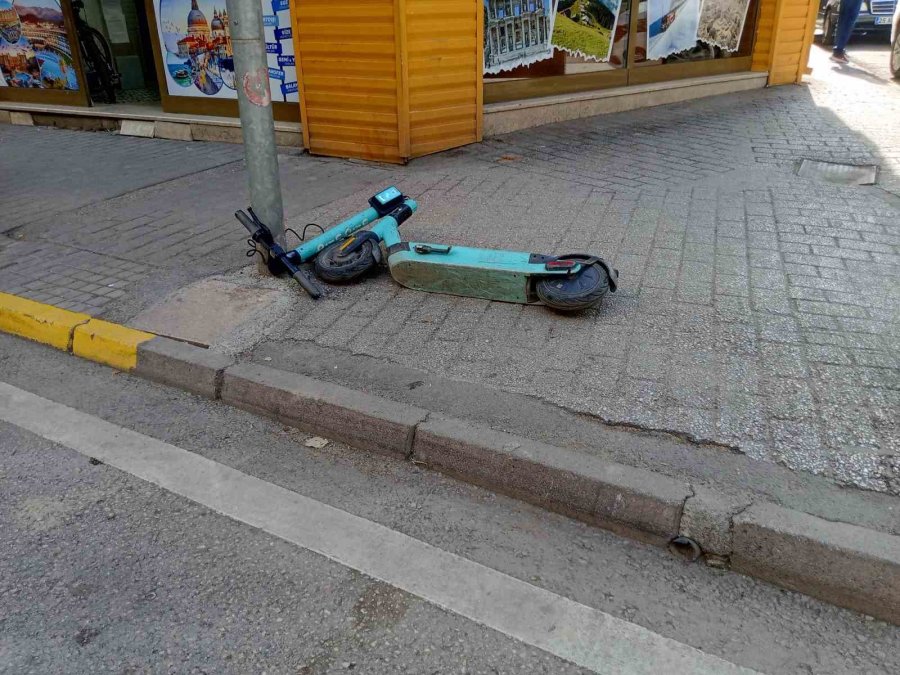 Kırılan Scooterın Alarm Sesleri Sokakta Yankılandı