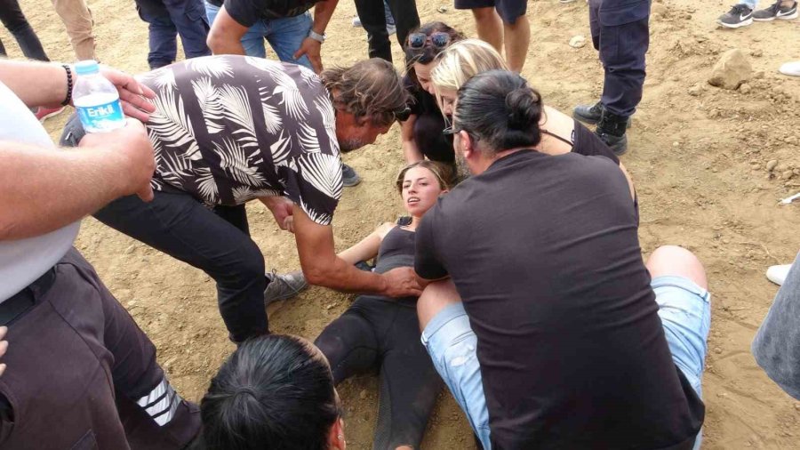 14. Geleneksel Rahvan At Yarışları Nefes Kesti, Attan Düşen Genç Kadın Yaralandı