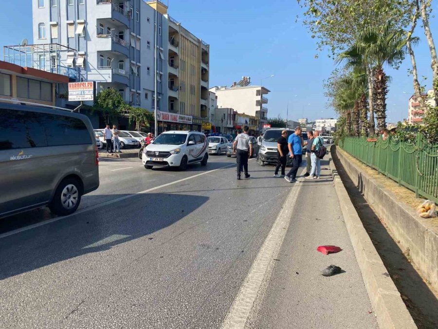 Kamyonete Arkadan Çarpan Motosikletli, Para Nakil Aracının Altında Kaldı