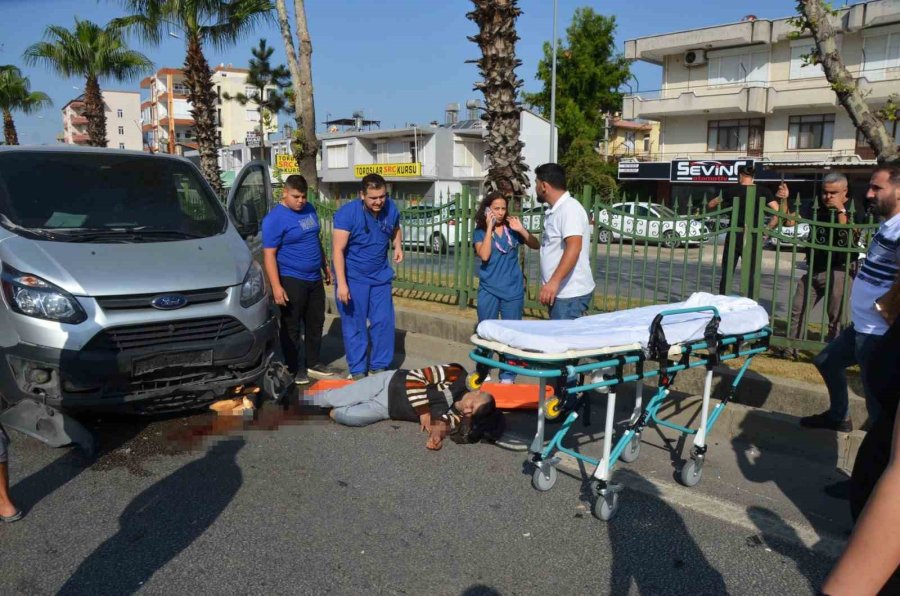 Kamyonete Arkadan Çarpan Motosikletli, Para Nakil Aracının Altında Kaldı