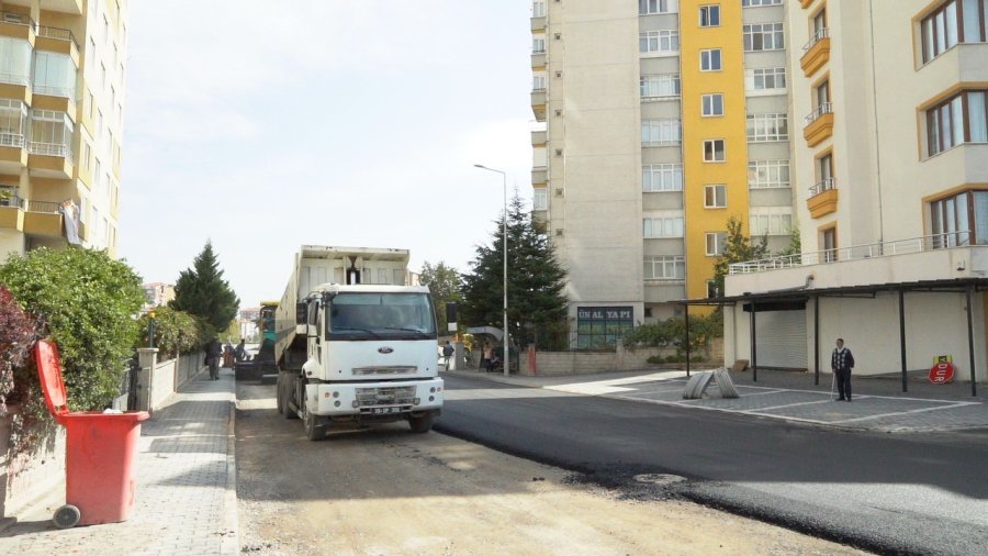 Girne Şehitler Caddesi’nde Asfalt Çalışması Başladı