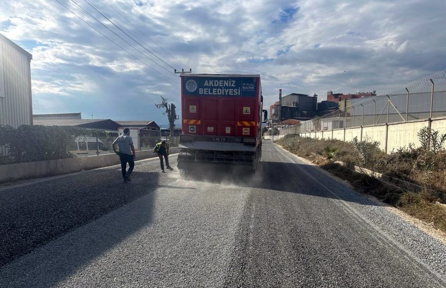 Akdeniz’in Yolları Ve Kaldırımları Yenileniyor