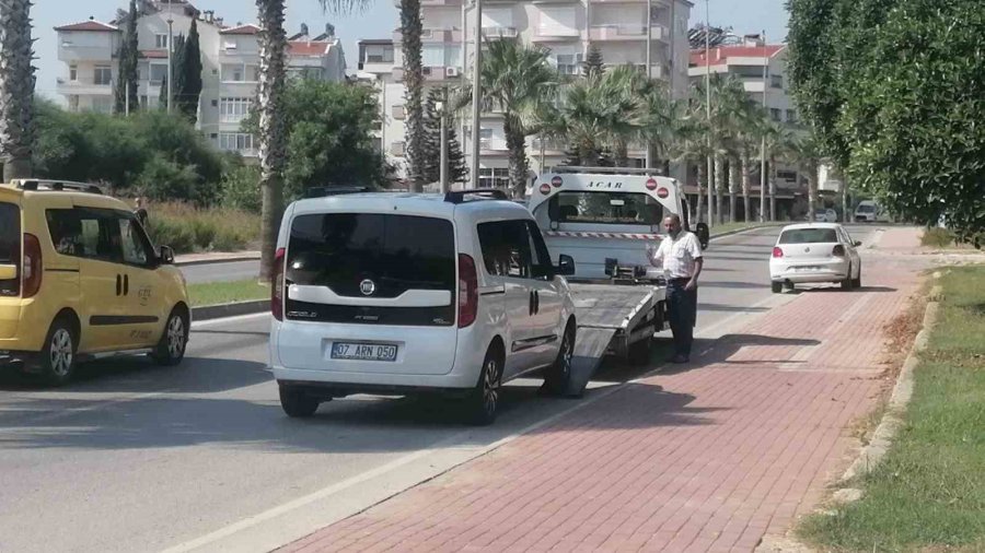 Özel Aracıyla Turist Taşıyan Korsan Taşımacı 20 Bin Tl Ceza Yedi, Aracı 2 Ay Trafikten Men Edildi