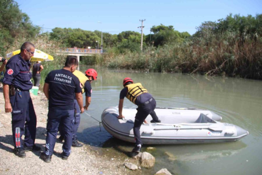 Kamışlık Alanda Mahsur Kalan Yaralı Ördek, İtfaiyeyi Alarma Geçirdi