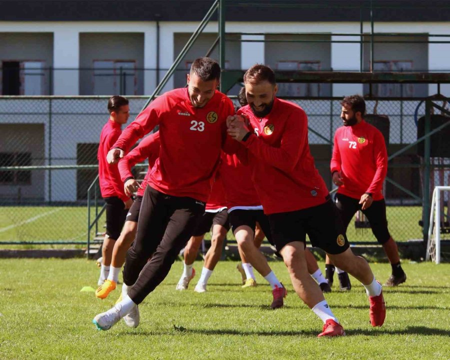 Eskişehirspor Bal’da İlk Resmi Maçına Hazırlanıyor